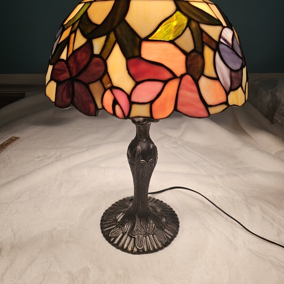 Dale Tiffany Teller Stained Glass Table Accent Lamp with Floral Design - Picture 5 of 7